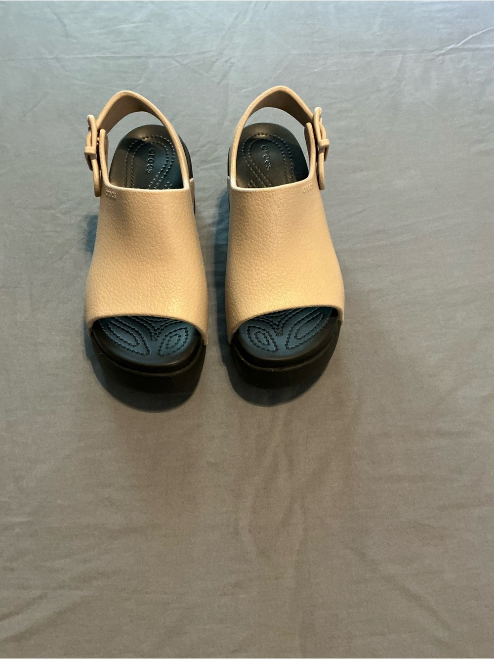 CROCS Women's Brooklyn Low Wedge Sandals Tan/Black Size 6